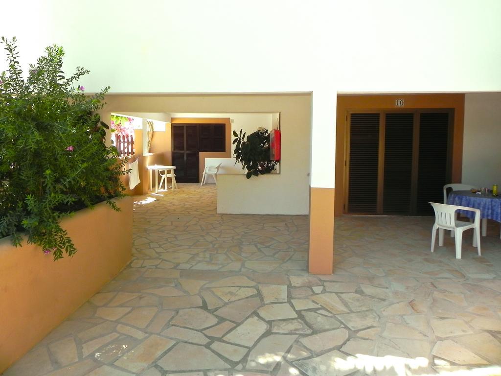 Viviendas Turísticas Vacacionales Allida Es Migjorn Exterior foto