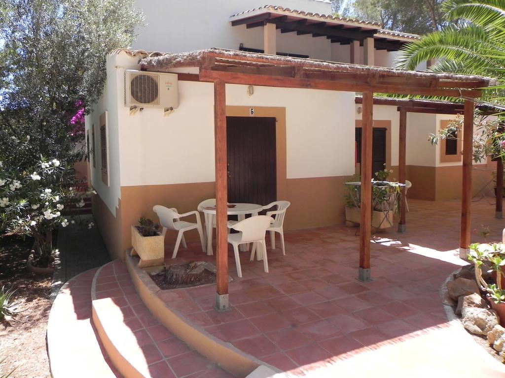 Viviendas Turísticas Vacacionales Allida Es Migjorn Exterior foto