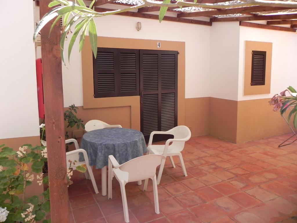 Viviendas Turísticas Vacacionales Allida Es Migjorn Exterior foto